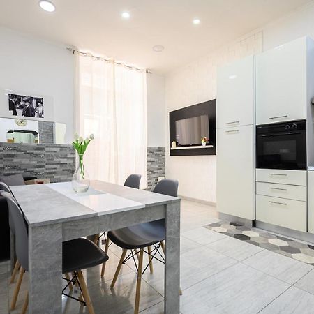 Manu Family House Apartment เนเปิลส์ ภายนอก รูปภาพ