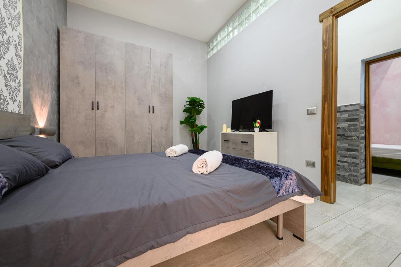 Manu Family House Apartment เนเปิลส์ ภายนอก รูปภาพ