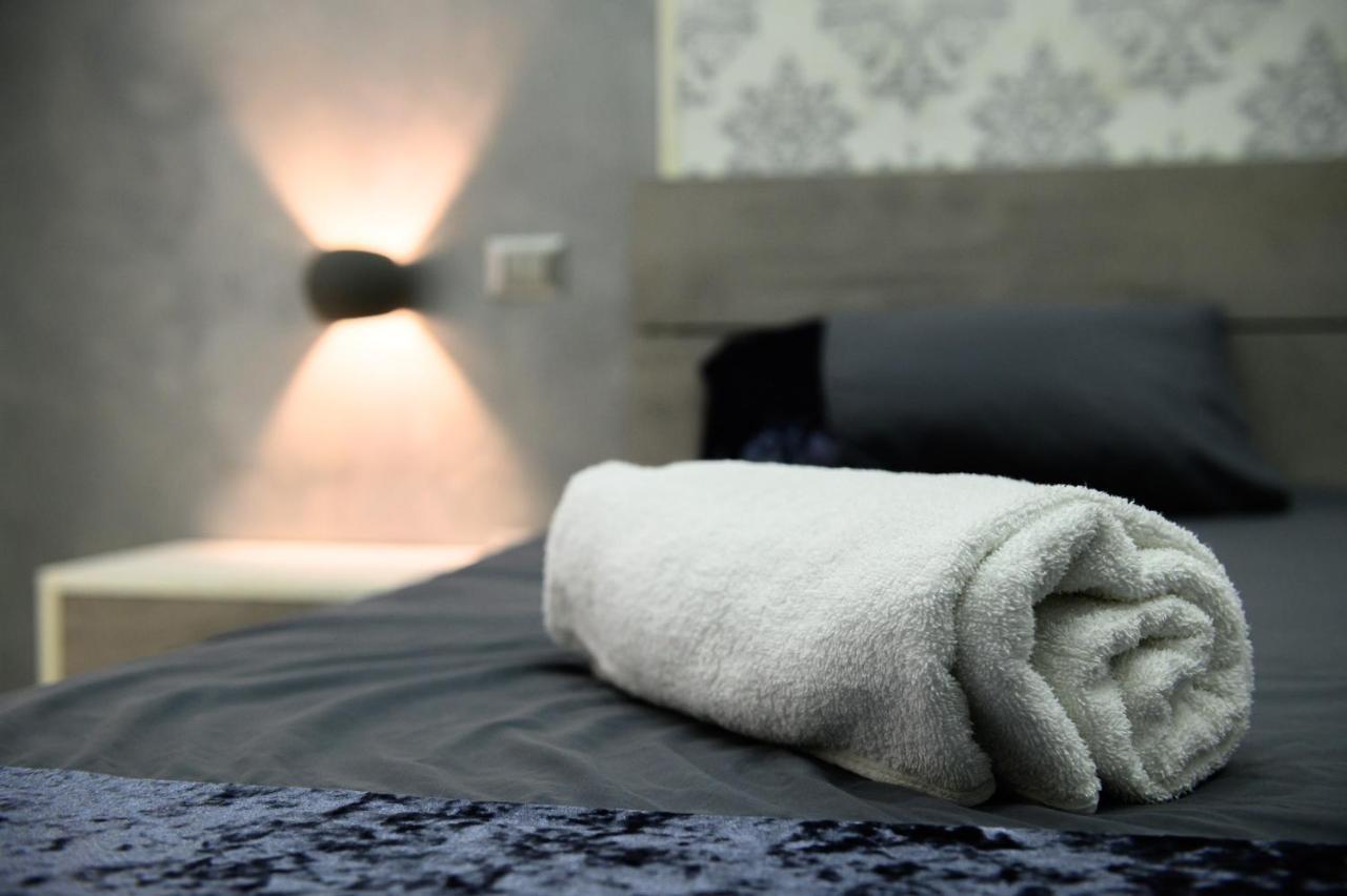 Manu Family House Apartment เนเปิลส์ ภายนอก รูปภาพ