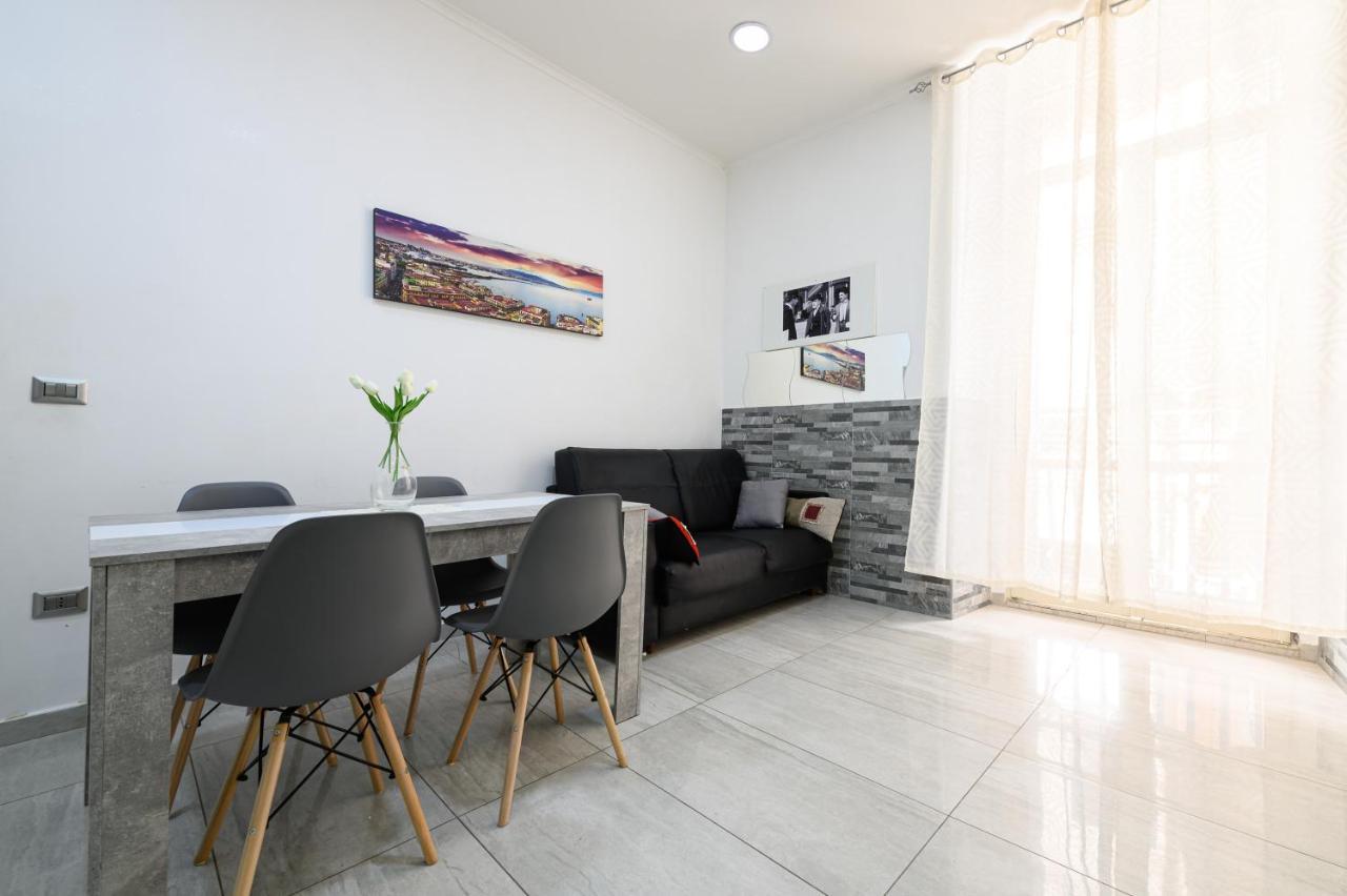 Manu Family House Apartment เนเปิลส์ ภายนอก รูปภาพ
